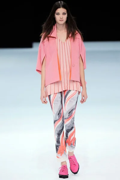Look 18